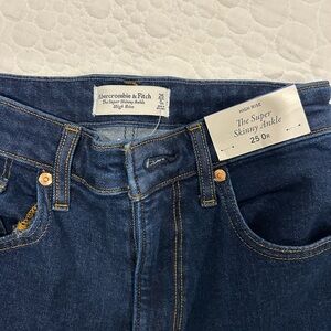 Abercrombie skinny jeans in 25